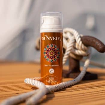 LAKSHMI | Sun Protection SPF 50 | rijke, maar gemakkelijk opneembare textuur en laat geen witte waas achter, voor gezicht en lichaam, 100ml