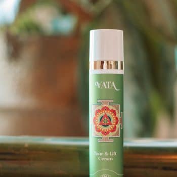 LAKSHMI | Vata Gezichtscrème Tone & Lift (Ylang Ylang) | Droge huid | 50 ml